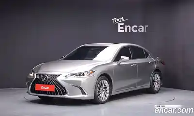 Lexus ES, 2022