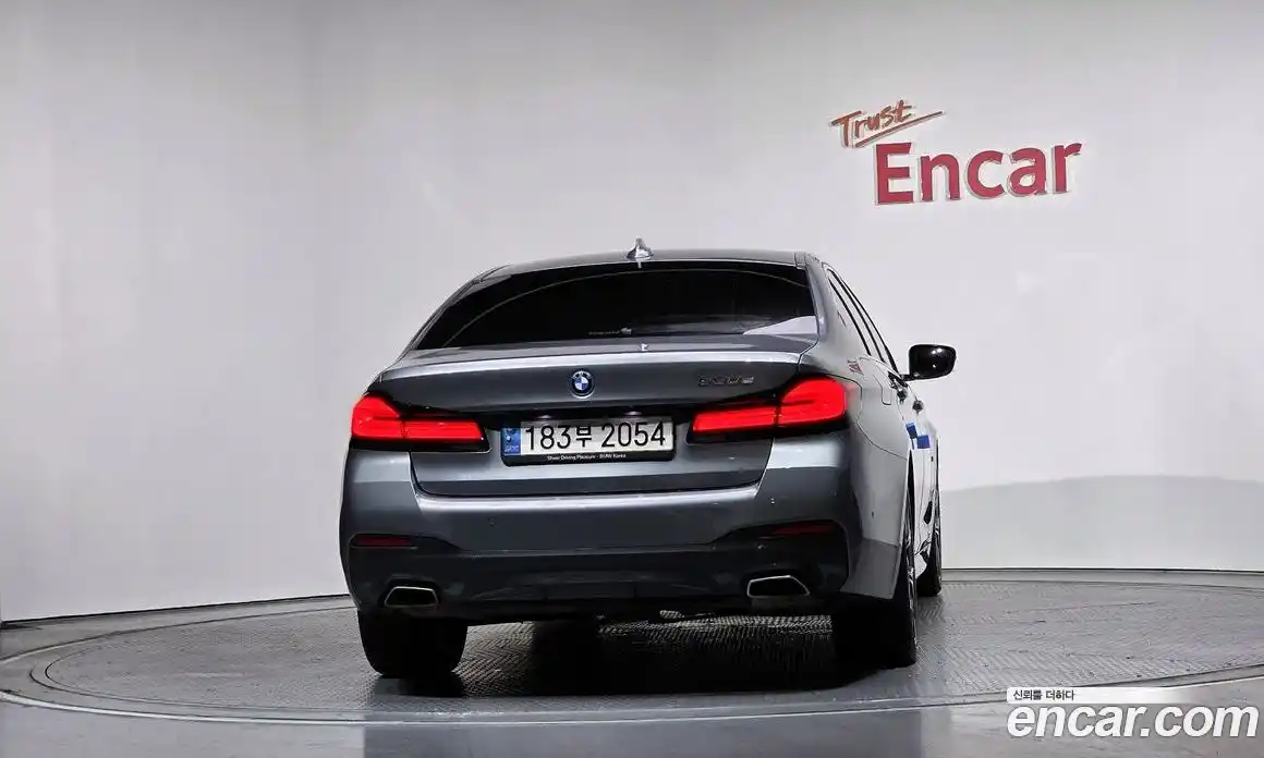 BMW 5-Series 2023 2.0 гидро, фото 4