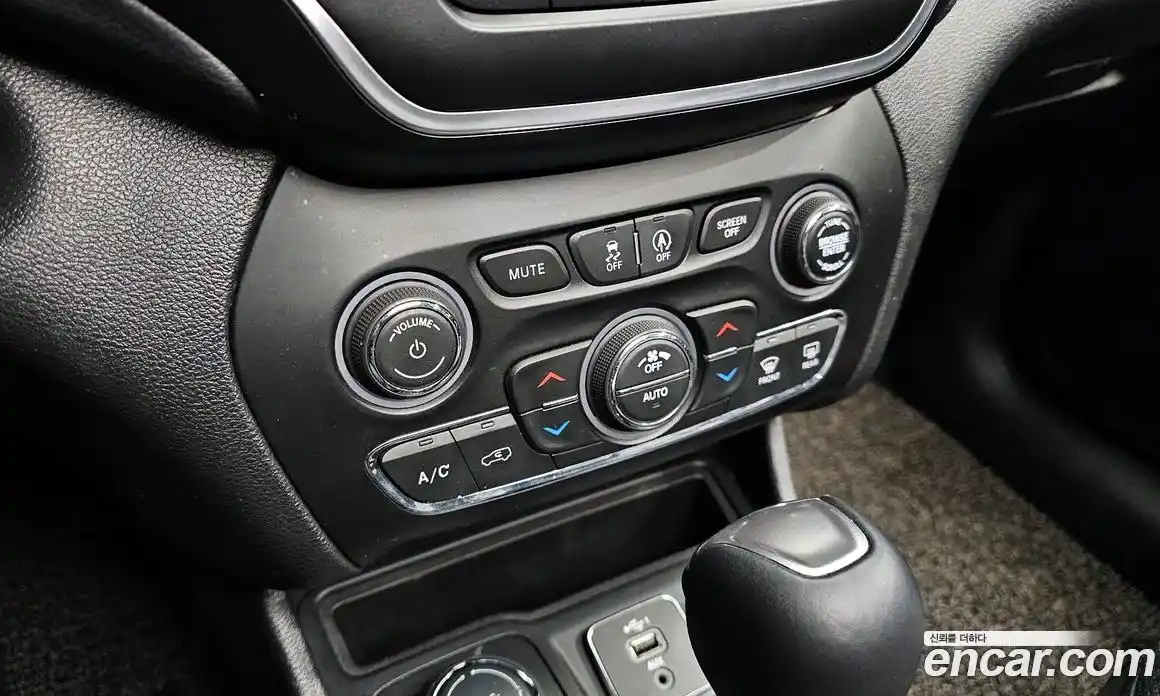 Jeep Cherokee 2019 2.4 гидро в Москве № 169774, фото 17