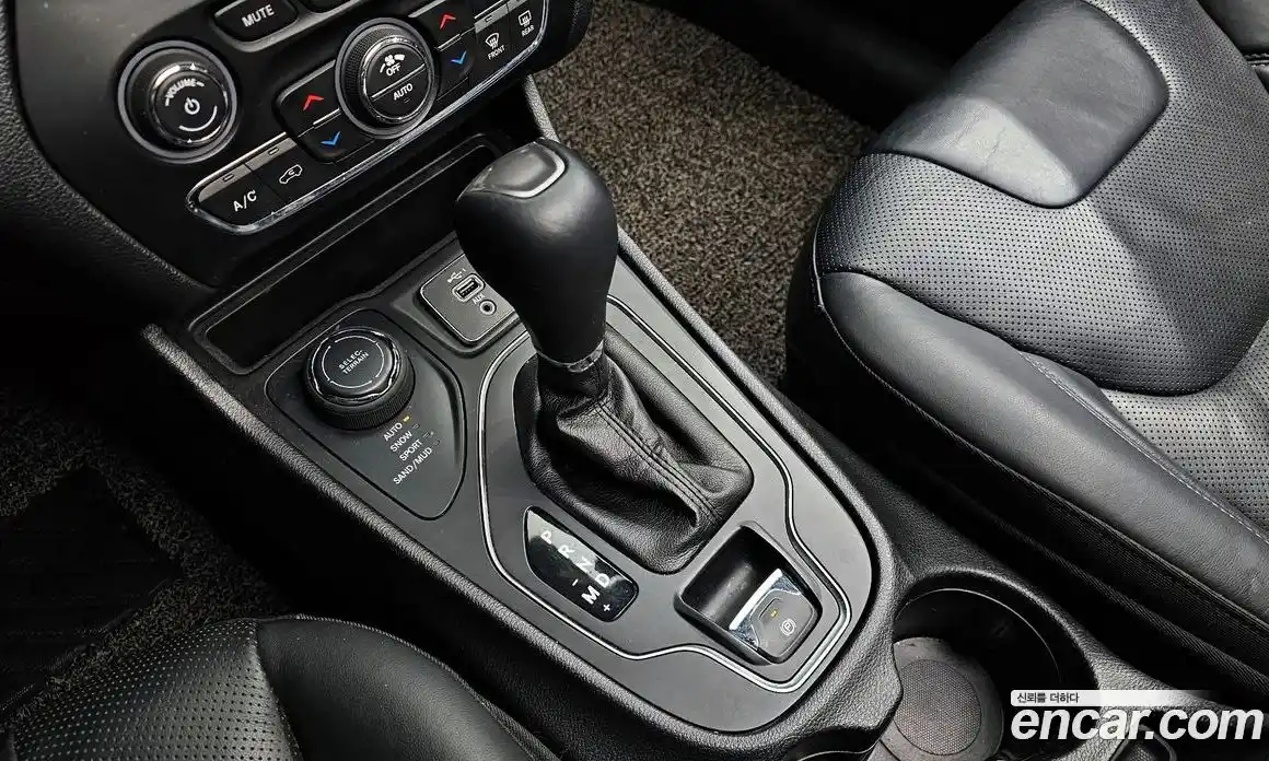 Jeep Cherokee 2019 2.4 гидро в Москве № 169774, фото 9