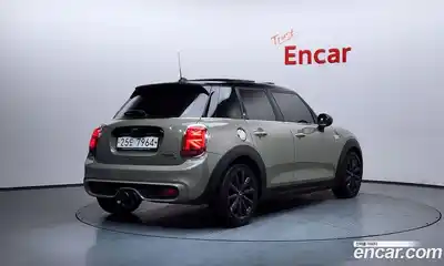 Mini Cooper 2018 2.0 гидро в Москве № 210803, миниатюра 2
