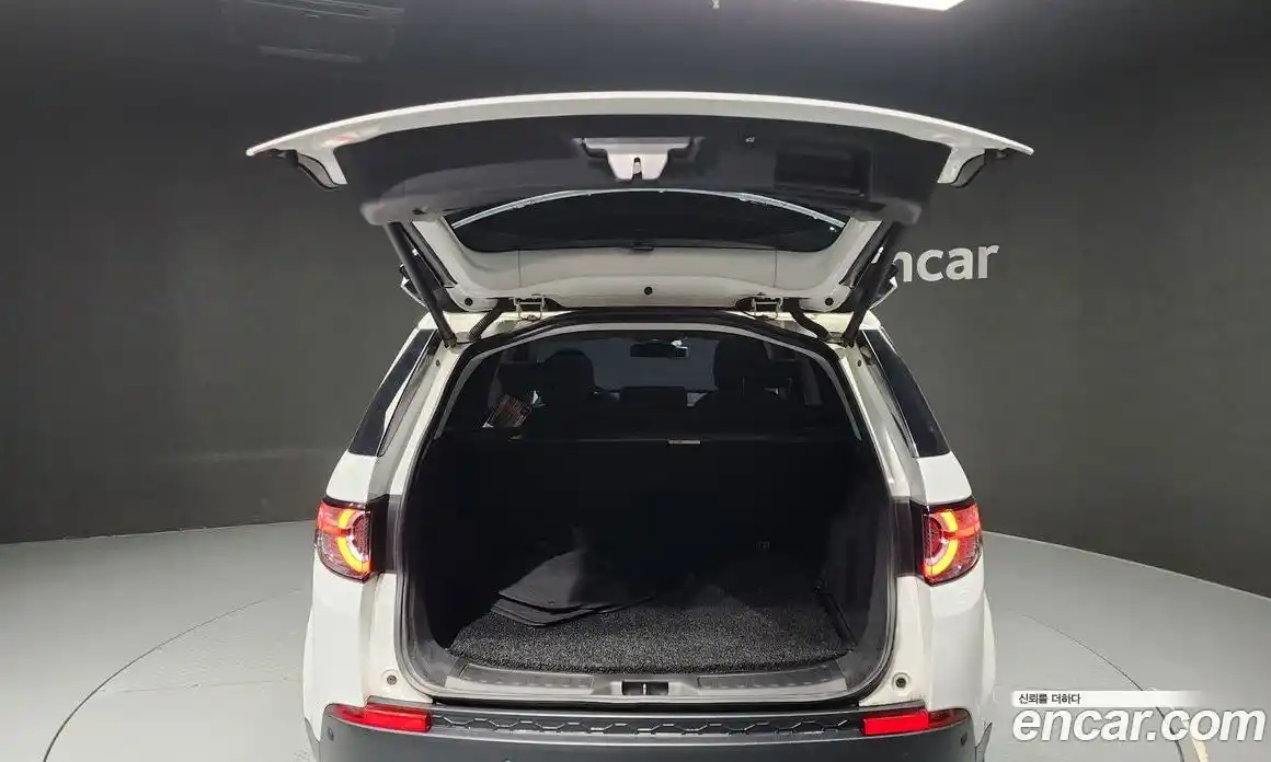 Land Rover Discovery Sport 2017 2.0 гидро в Москве № 213610, фото 20