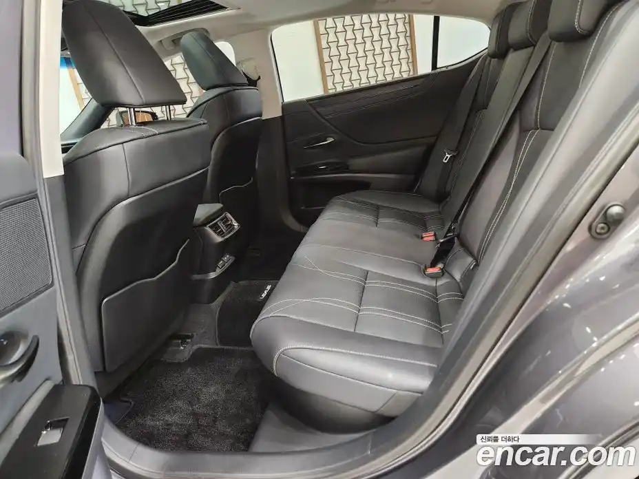 Lexus ES 2025 2.5 вариатор в Москве № 214735, фото 15
