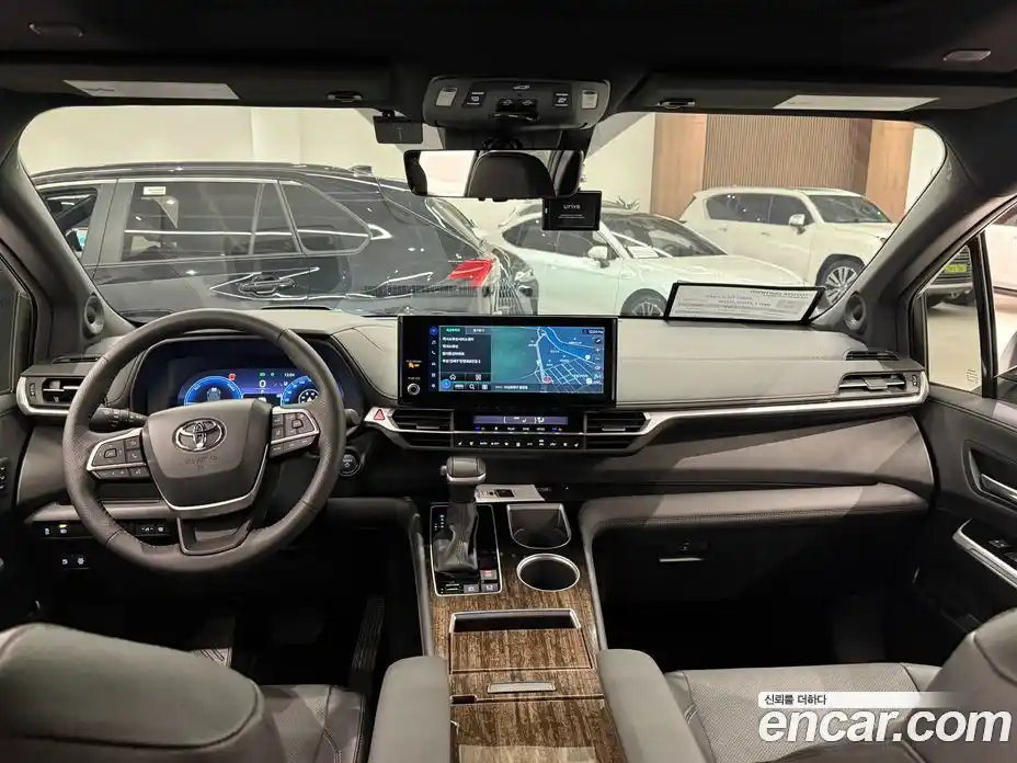 Toyota Sienna 2025 2.5 вариатор в Москве № 215578, фото 7
