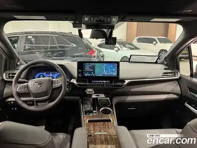 Toyota Sienna 2025 2.5 вариатор в Москве № 215578, миниатюра 7