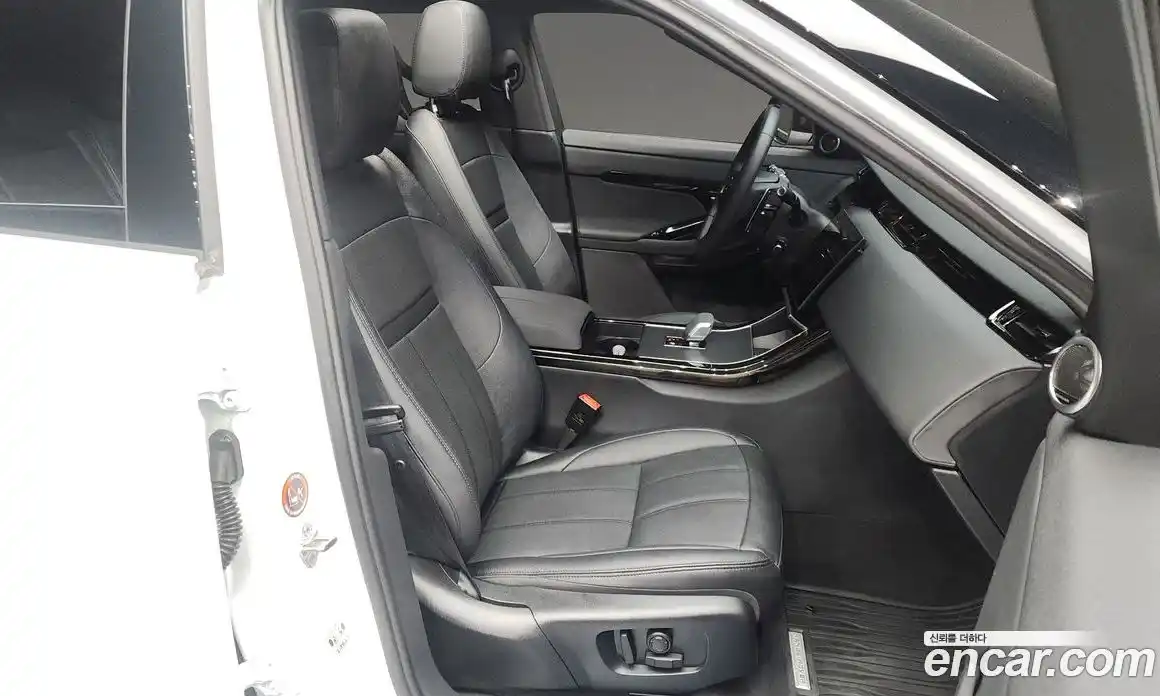 Land Rover Range-Rover Evoque 2024 2.0 гидро в Москве № 231171, фото 11