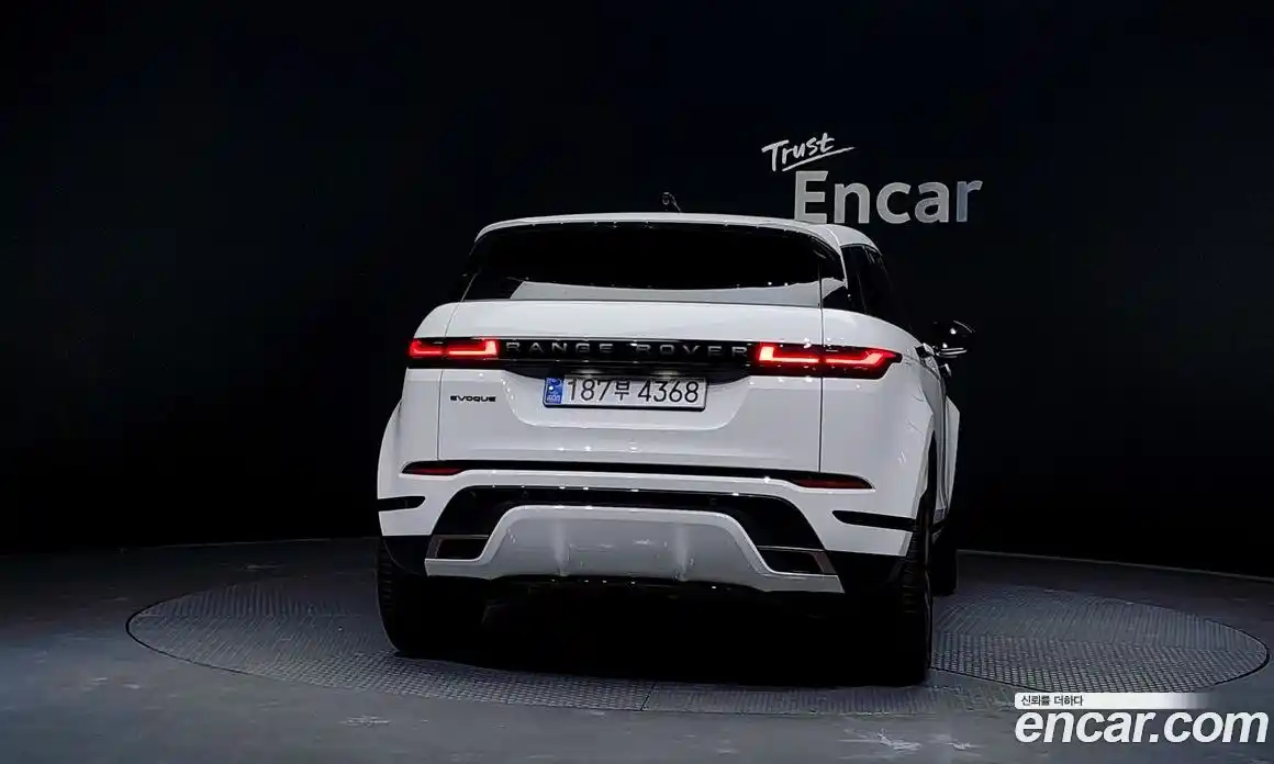 Land Rover Range-Rover Evoque 2024 2.0 гидро в Москве № 231171, фото 4