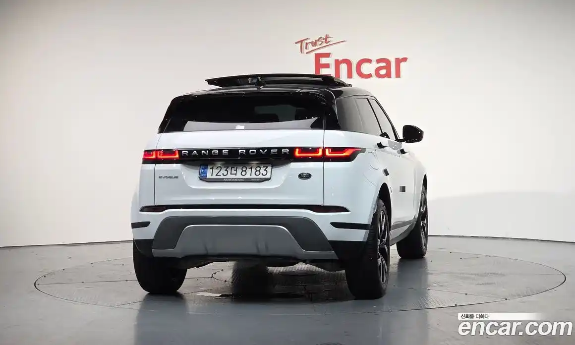 Land Rover Range-Rover Evoque 2023 2.0 гидро в Москве № 231184, фото 4