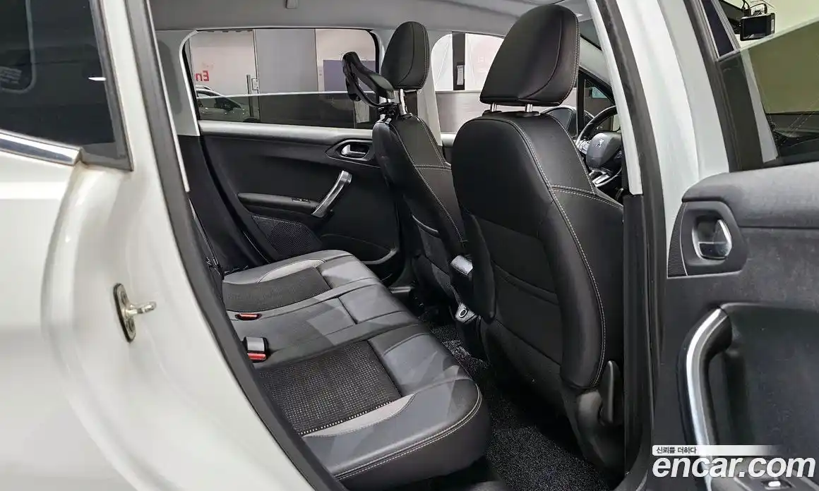 Peugeot 2008 2015 1.6 гидро в Москве № 235633, фото 12