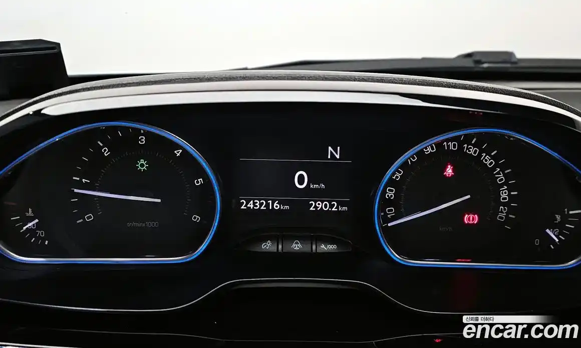 Peugeot 2008 2015 1.6 гидро в Москве № 235633, фото 8