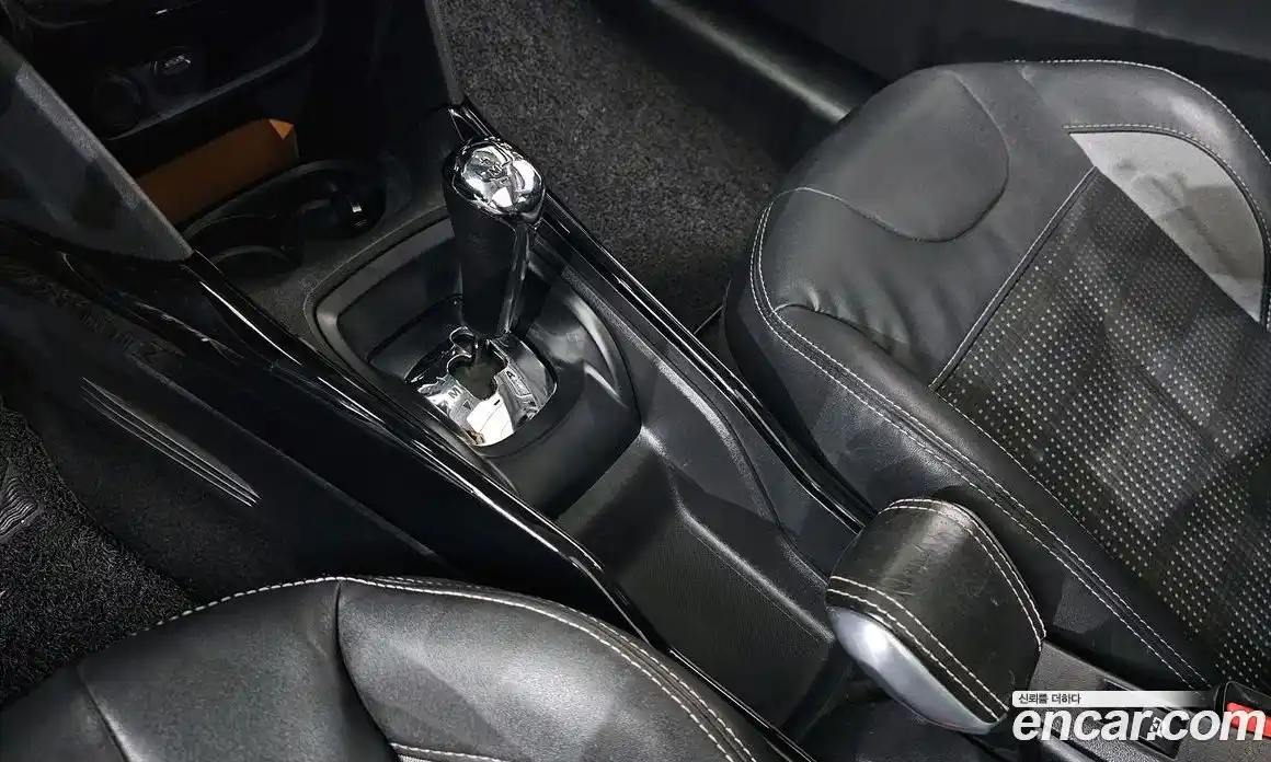 Peugeot 2008 2015 1.6 гидро в Москве № 235633, фото 9