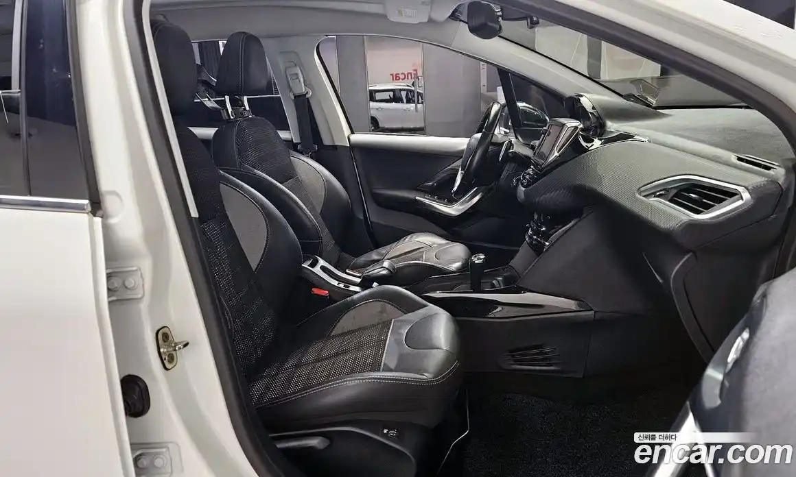 Peugeot 2008 2015 1.6 гидро в Москве № 235633, фото 10