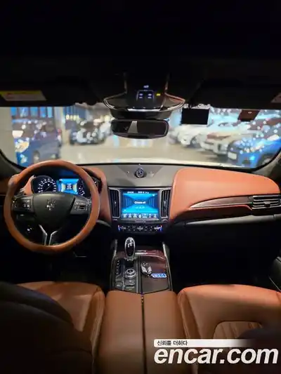 Maserati Levante 2016 3.0 гидро в Москве № 256036, миниатюра 10