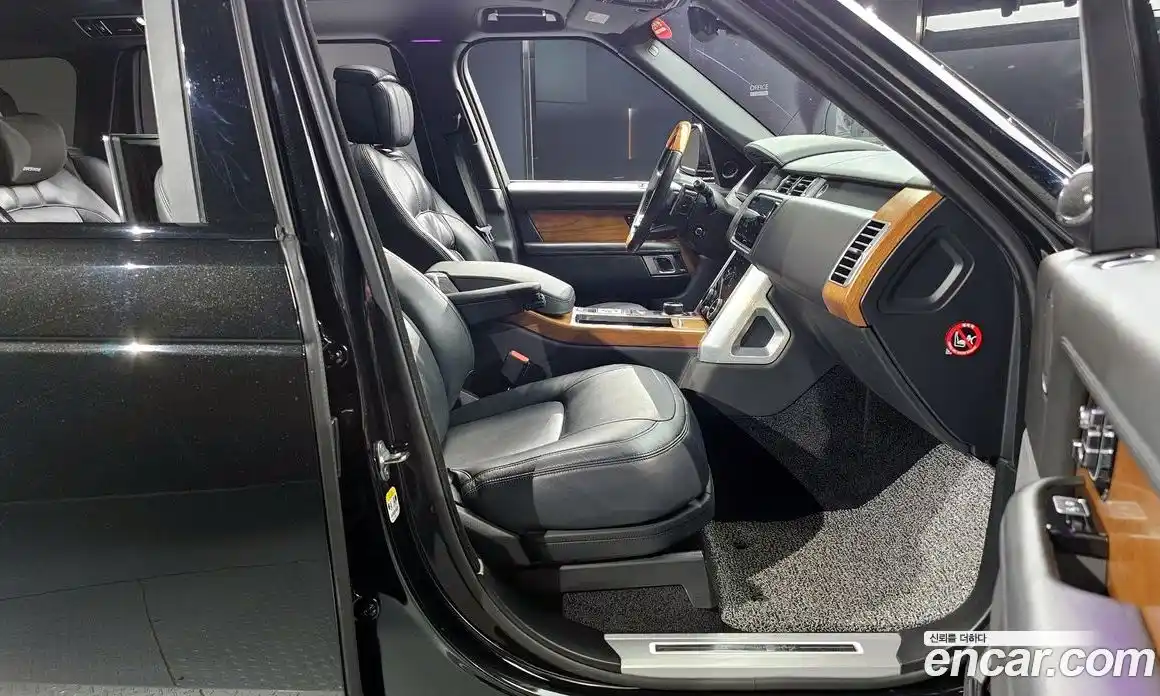 Land Rover Range-Rover 2018 5.0 гидро в Москве № 298214, фото 11