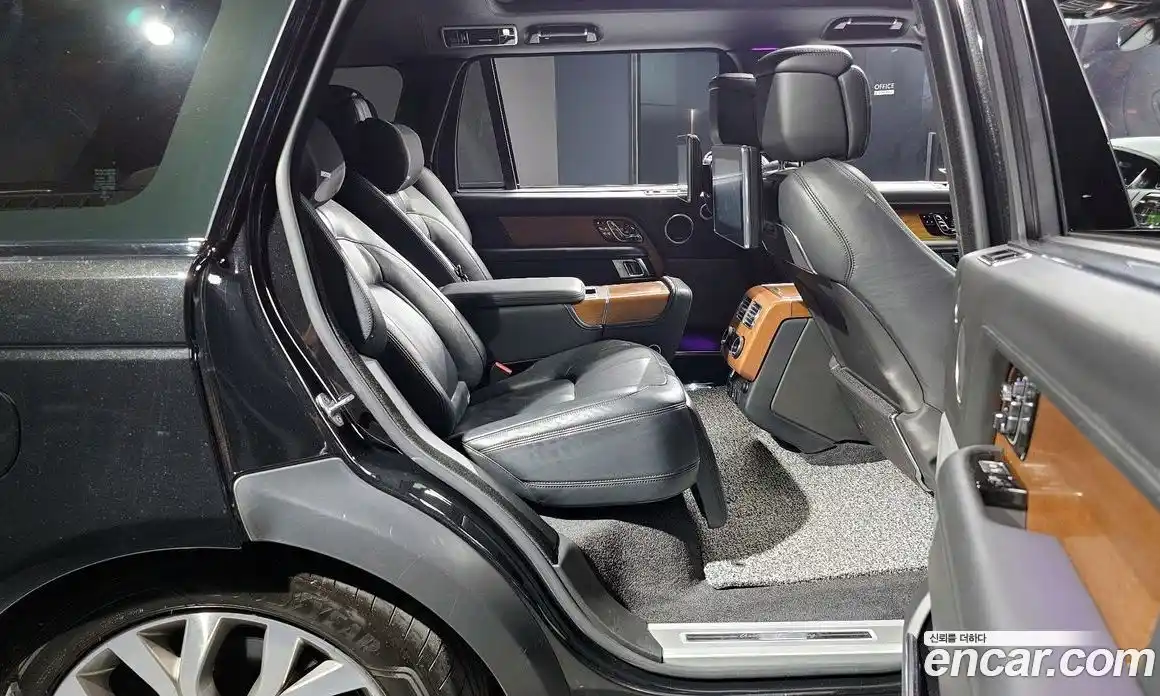 Land Rover Range-Rover 2018 5.0 гидро в Москве № 298214, фото 12