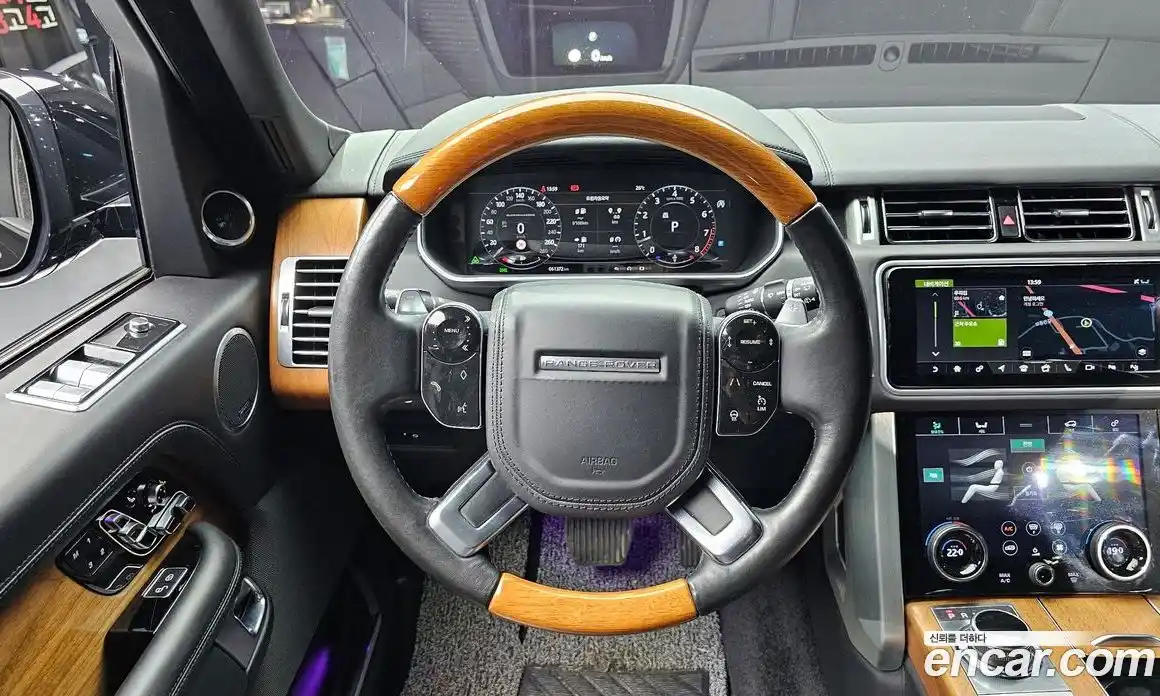 Land Rover Range-Rover 2018 5.0 гидро в Москве № 298214, фото 13