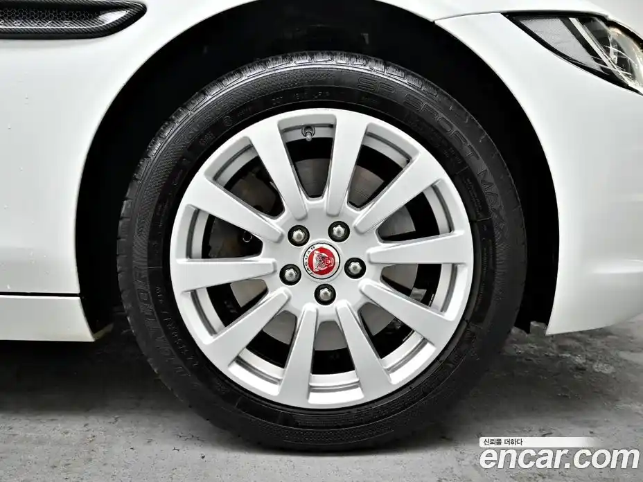 Jaguar XE 2017 2.0 гидро в Москве № 305053, фото 5