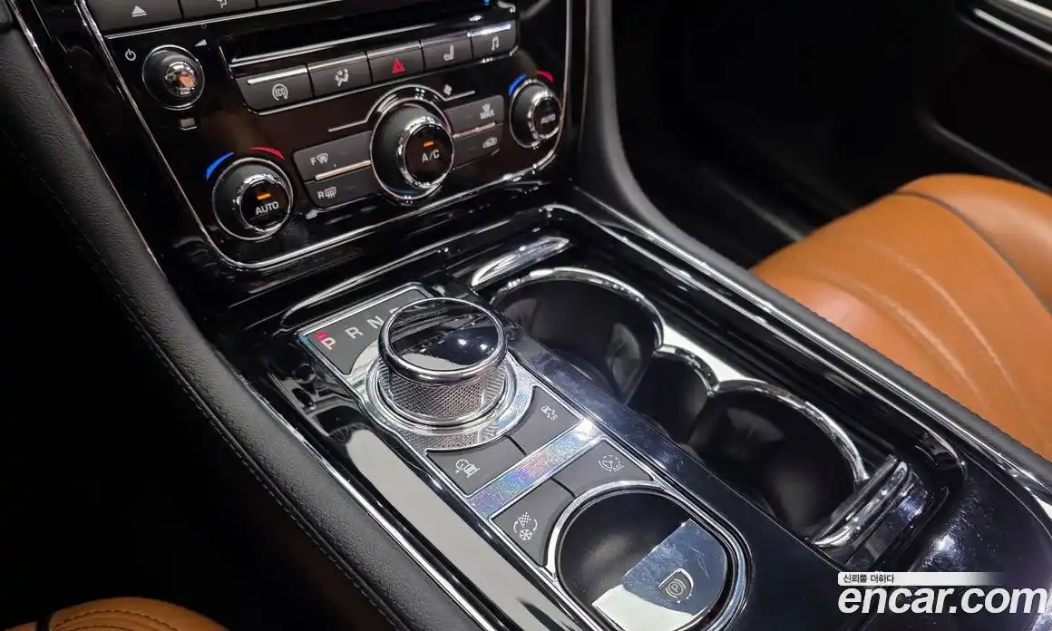 Jaguar XJ 2017 3.0 гидро в Москве № 331496, фото 9