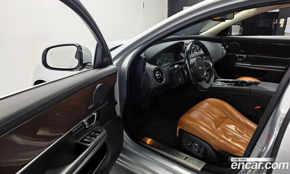 Jaguar XJ 2017 3.0 гидро в Москве № 331496, фото 10