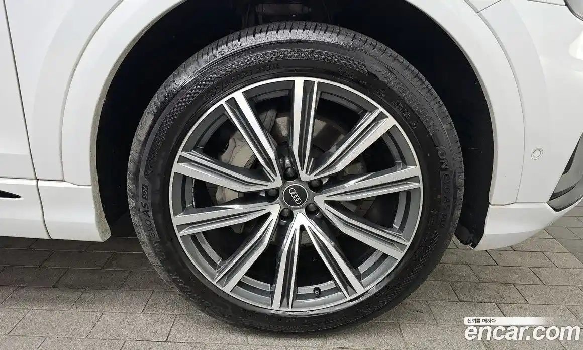 Audi Q8 2021 3.0 гидро в Москве № 496769, фото 4