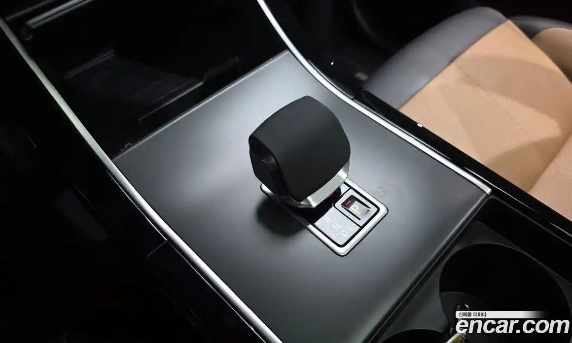 Land Rover Range-Rover Velar 2024 3.0 гидро в Москве № 627317, фото 8