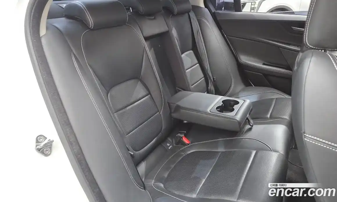 Jaguar XE 2016 2.0 гидро в Москве № 758451, фото 12