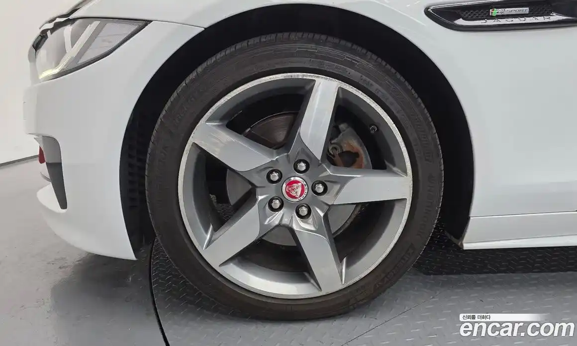 Jaguar XE 2016 2.0 гидро в Москве № 758451, фото 5