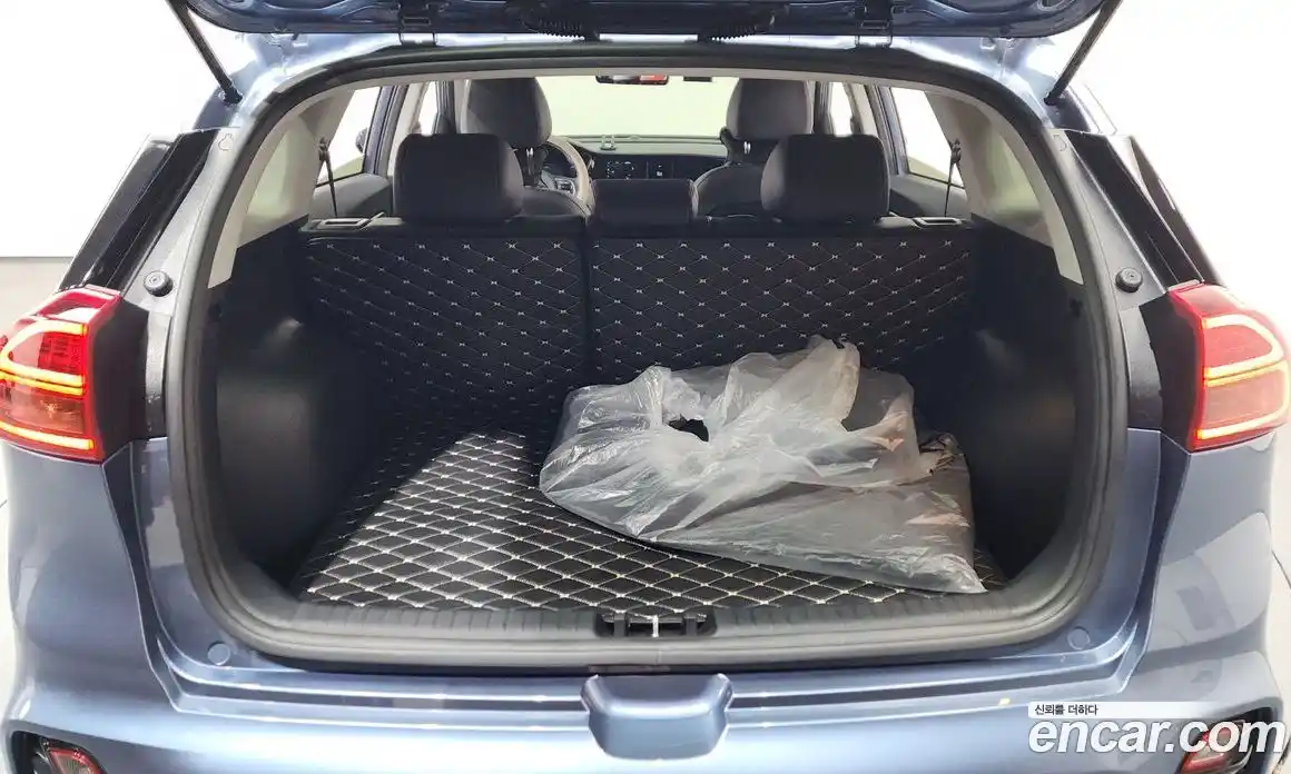 Kia Niro 2021 1.6 Автомат в Москве № 1002796, фото 20