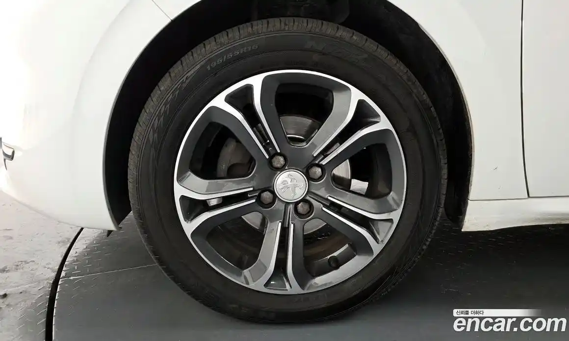 Peugeot 208 2015 1.6 гидро в Москве № 1015806, фото 5