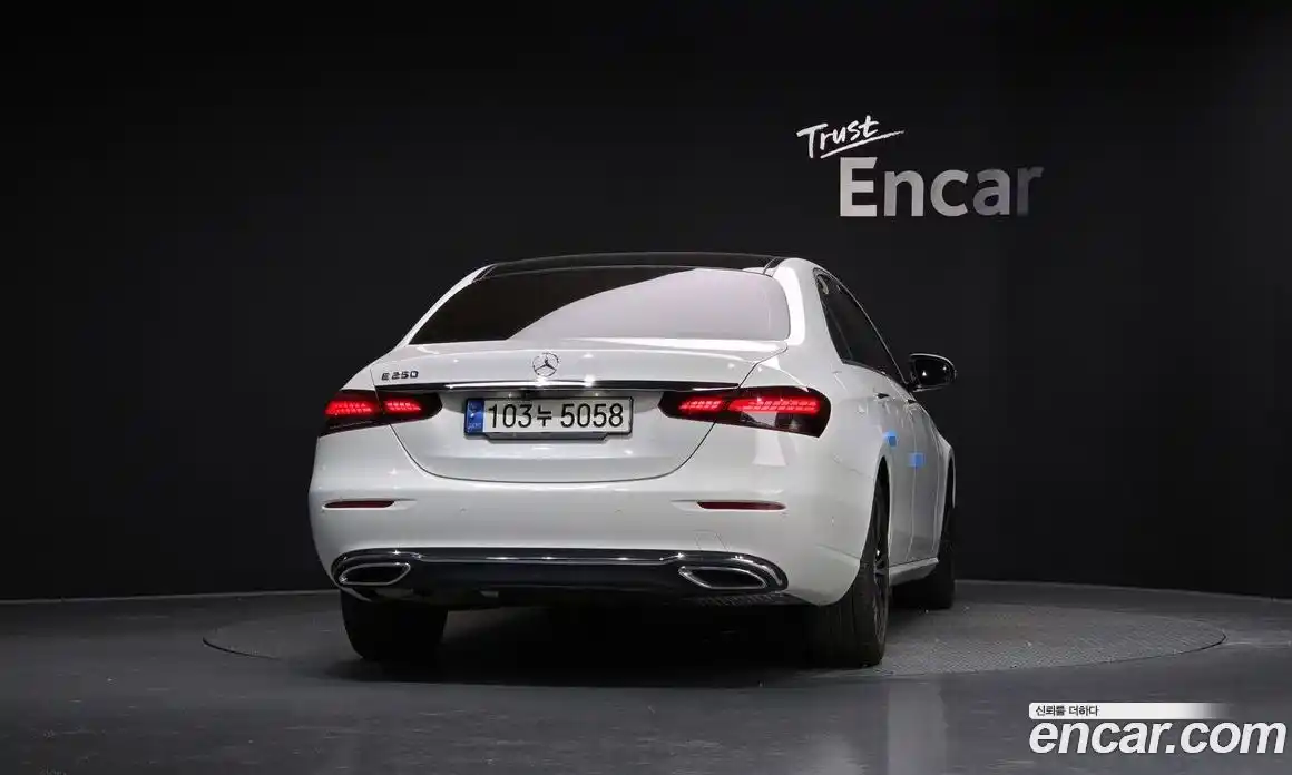 Mercedes-Benz E-Class 2021 2.0 гидро в Москве, фото 4