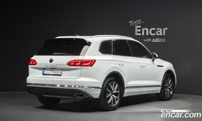 Volkswagen Touareg 2022 3.0 гидро в Москве № 168846, миниатюра 2