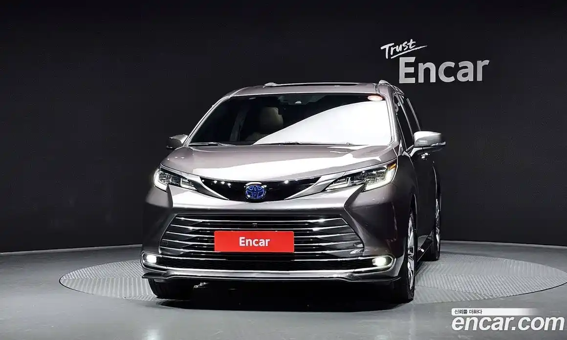 Toyota Sienna 2023 2.5 гидро в Москве № 170139, фото 3