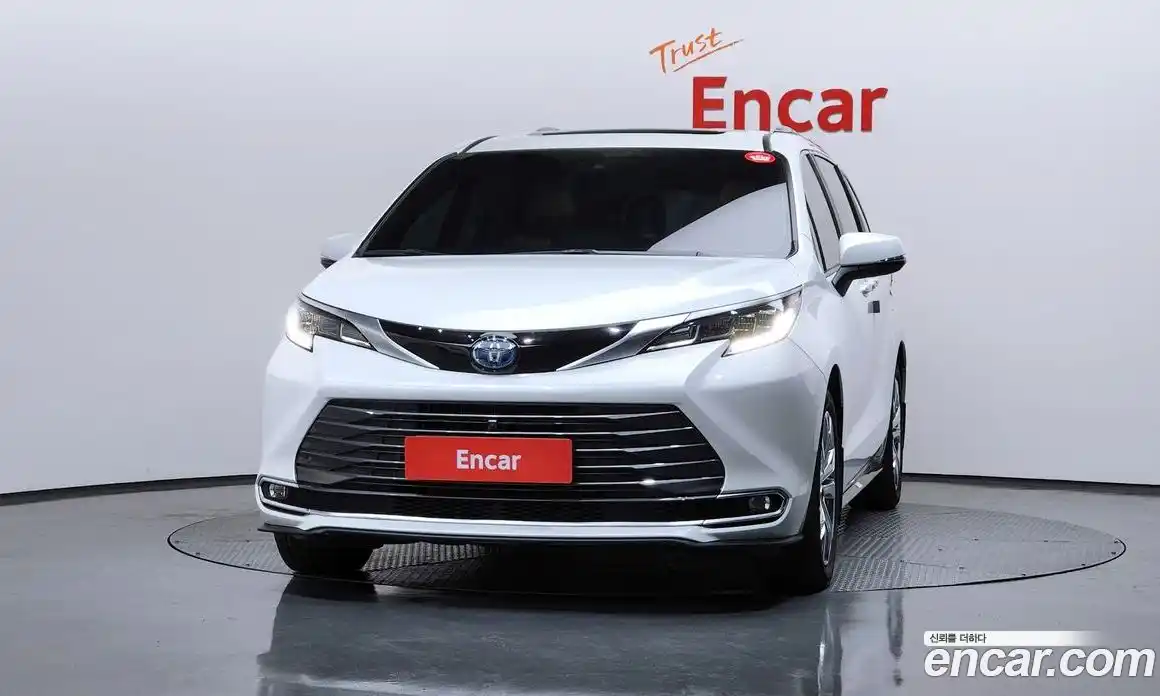 Toyota Sienna 2023 2.5 гидро в Москве № 170143, фото 3