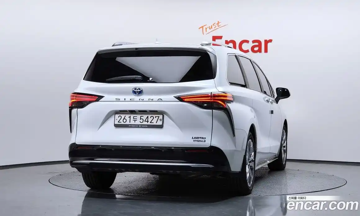 Toyota Sienna 2023 2.5 гидро в Москве № 170143, фото 4