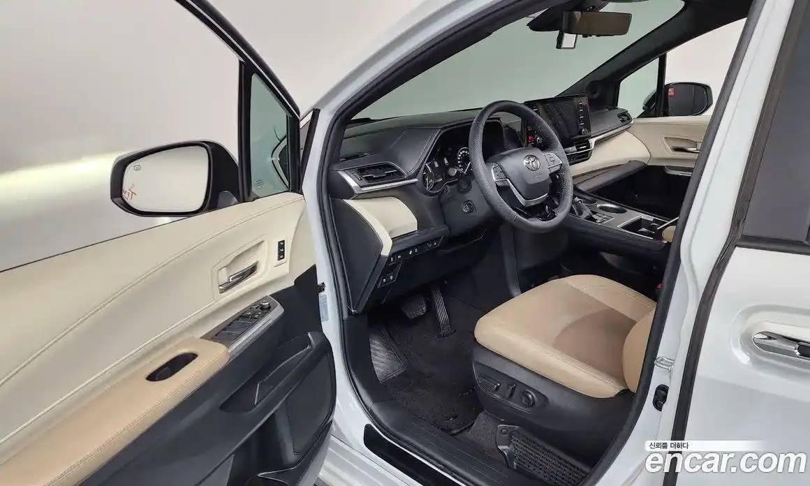 Toyota Sienna 2023 2.5 гидро в Москве № 170143, фото 10