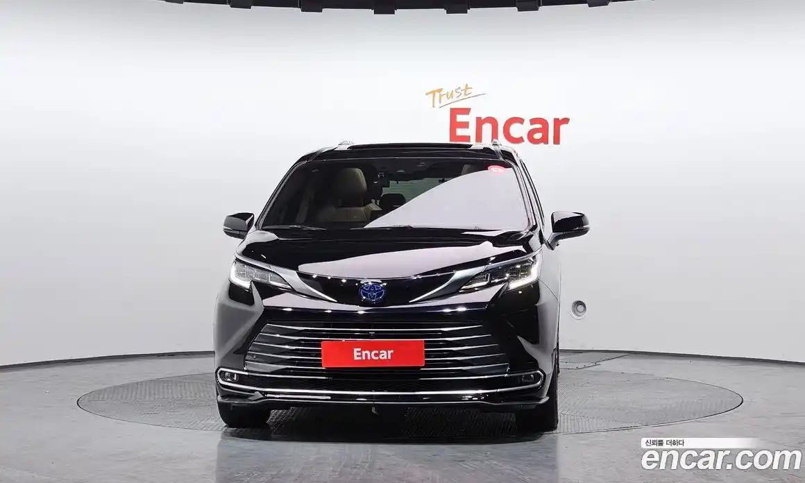 Toyota Sienna 2023 2.5 гидро в Москве № 170223, фото 3