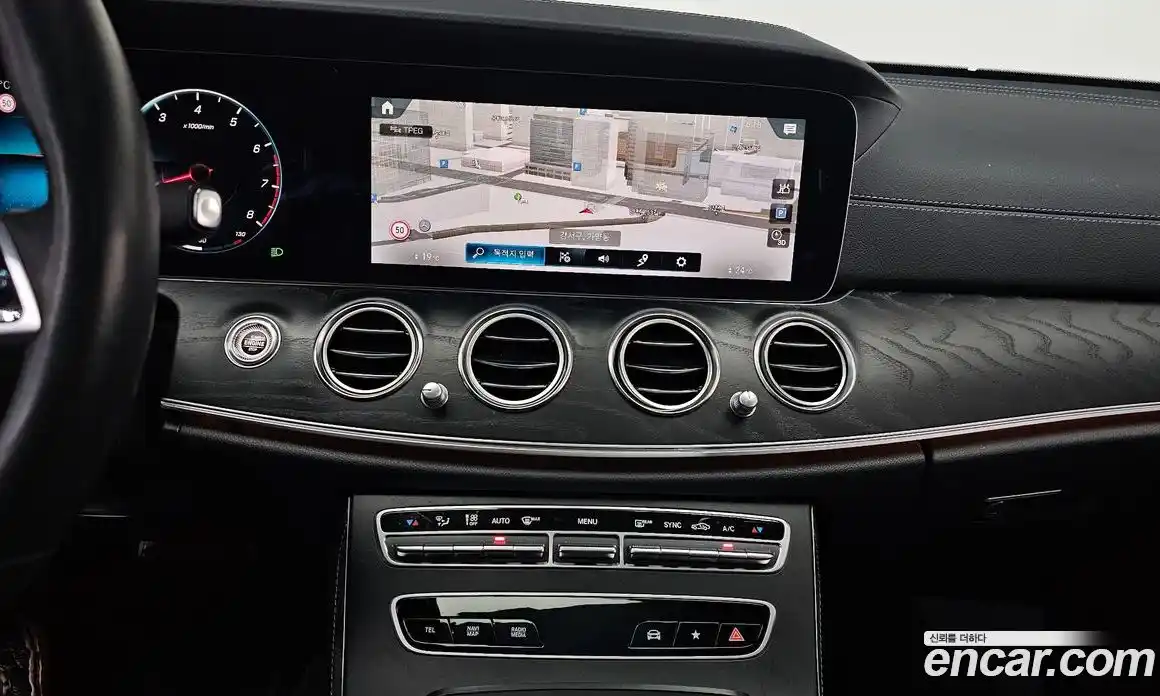Mercedes-Benz E-Class 2023 2.0 гидро, фото 14