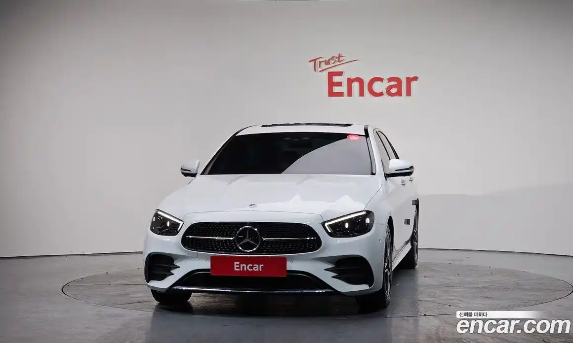 Mercedes-Benz E-Class 2023 2.0 гидро, фото 3