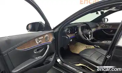 Mercedes-Benz E-Class 2021 2.0 гидро, миниатюра 12