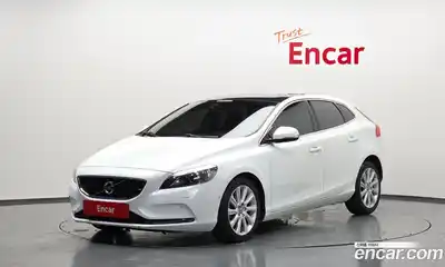 Volvo V40, 2015