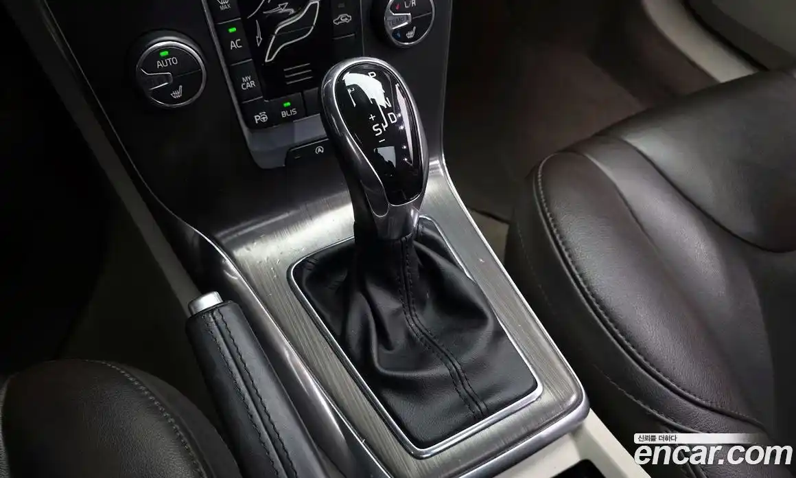 Volvo V40 2015 1.6 гидро в Москве № 197028, фото 9