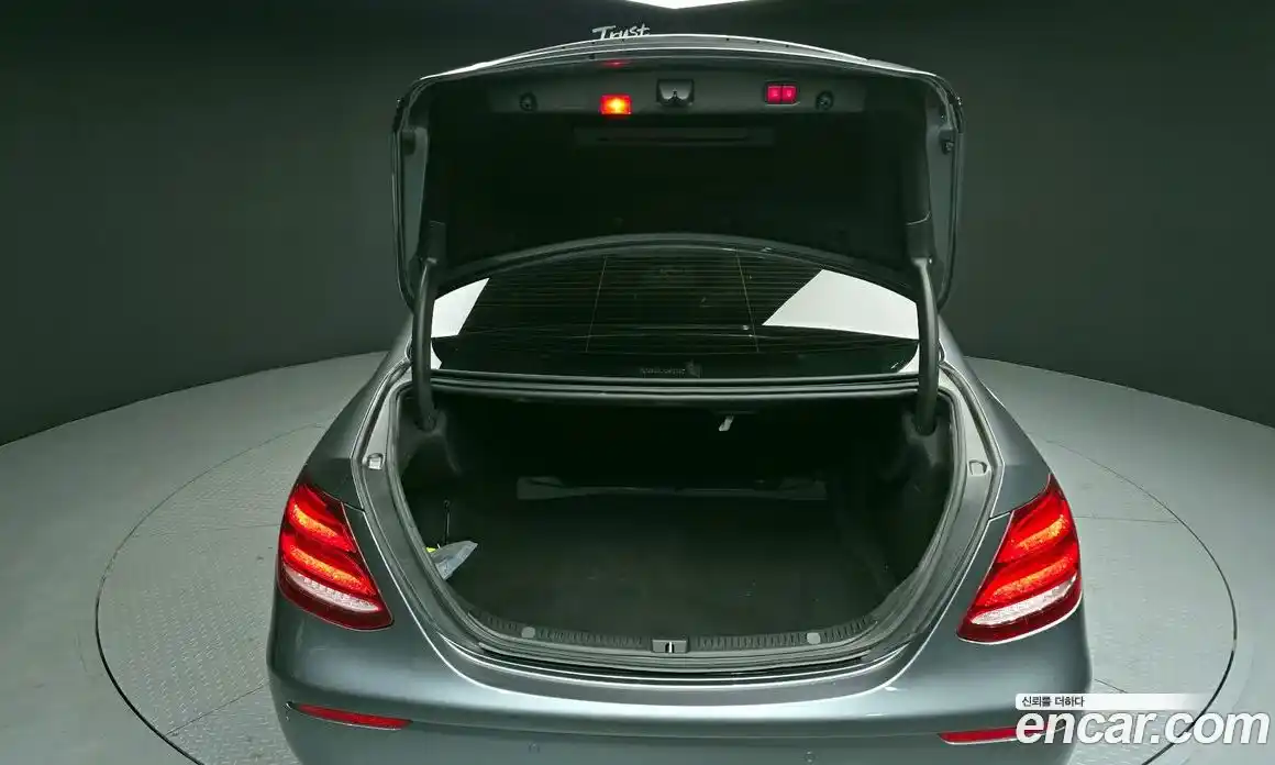 Mercedes-Benz E-Class 2017 1.9 гидро в Москве № 211919, фото 20