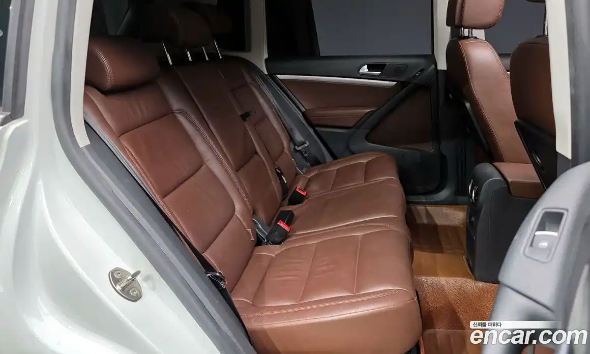 Volkswagen Tiguan 2015 2.0 гидро в Москве № 215313, фото 12