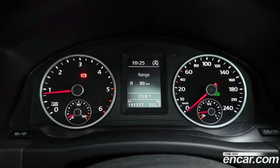Volkswagen Tiguan 2015 2.0 гидро в Москве № 215313, фото 8