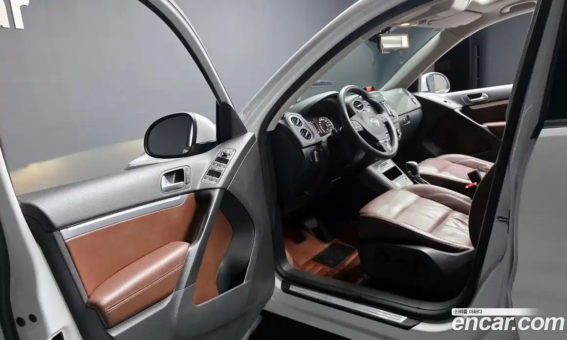 Volkswagen Tiguan 2015 2.0 гидро в Москве № 215313, фото 10