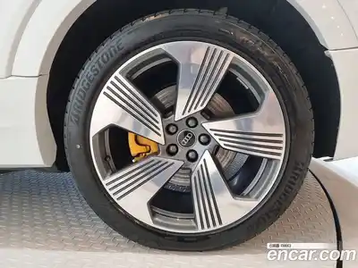 Audi e-tron 2023 0.2 гидро в Москве № 230358, миниатюра 5