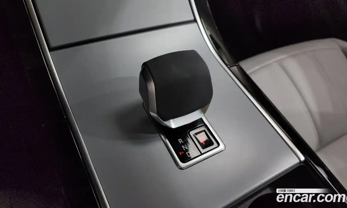Land Rover Range-Rover Evoque 2025 2.0 гидро в Москве № 231149, фото 8