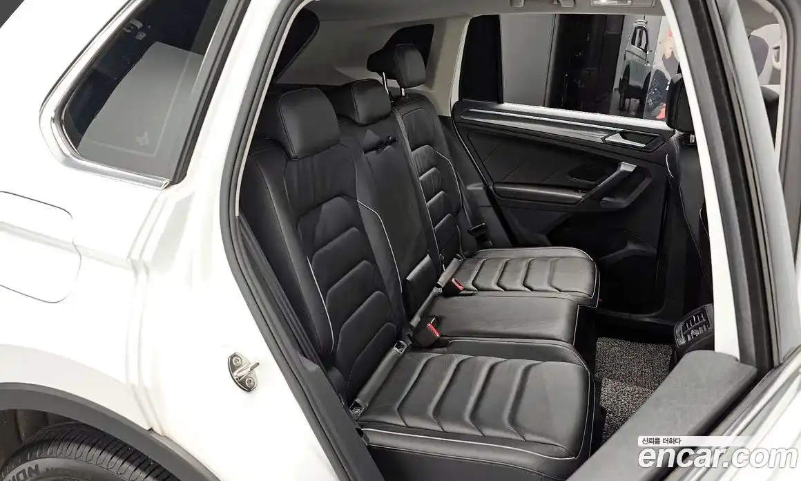 Volkswagen Tiguan 2022 2.0 гидро в Москве № 232085, фото 11