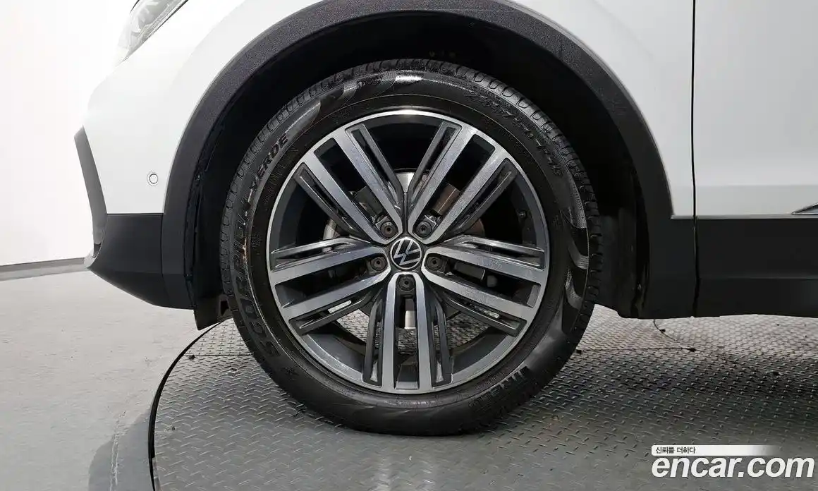 Volkswagen Tiguan 2022 2.0 гидро в Москве № 232085, фото 4