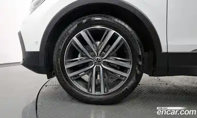 Volkswagen Tiguan 2022 2.0 гидро в Москве № 232085, миниатюра 4
